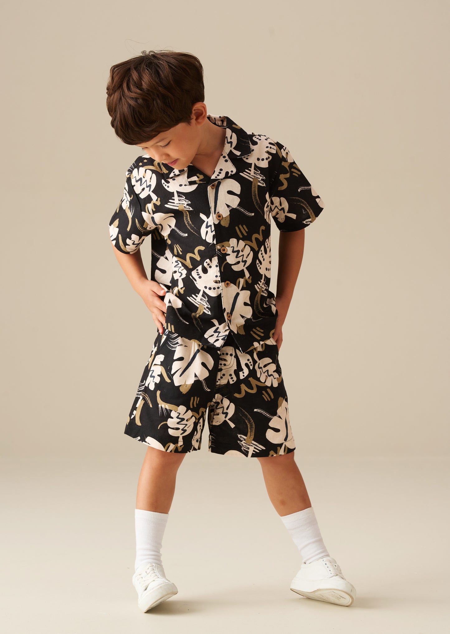 Finn Leaf Print Textured Short